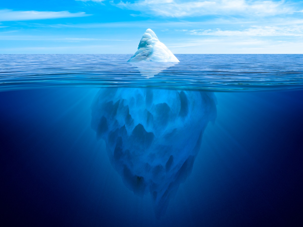 Ilustración del iceberg de marketing y publicidad.